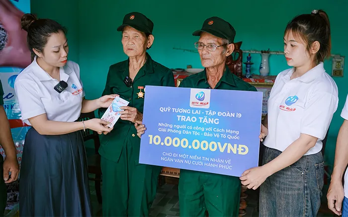 Nhân viên hỗ trợ khách hàng 24/7 của B52 sẵn sàng giải đáp mọi thắc mắc về khuyến mãi